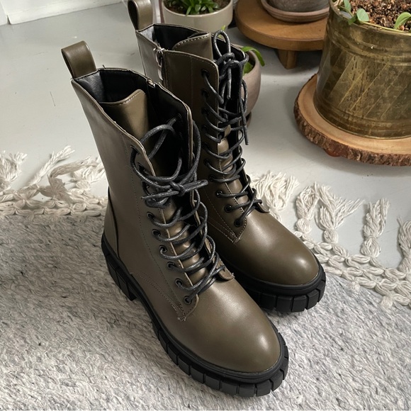 ASOS Truffle Collection chunky lace up ankle boots in khaki (olive green) - Picture 5 of 13